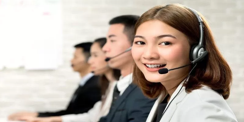 Sử dụng kênh liên lạc hotline vô cùng tiện lợi và hữu ích